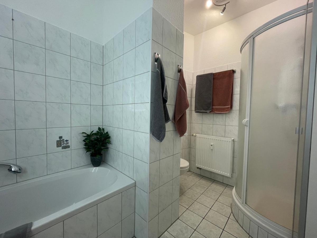 Апартаменты Moderne 3 Raum Altbau Etw Bis 4 Gaeste, Naehe Staatstheater, Parkplatz, Netflix, Vollausstattung *